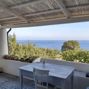 https://casa-bianca-malfa-salina.sicilyhotelsitaly.net
